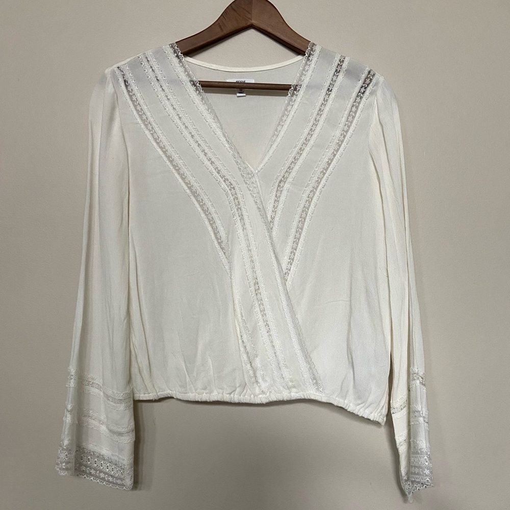 🔸 Ardene 🔸 cream coloured blouse